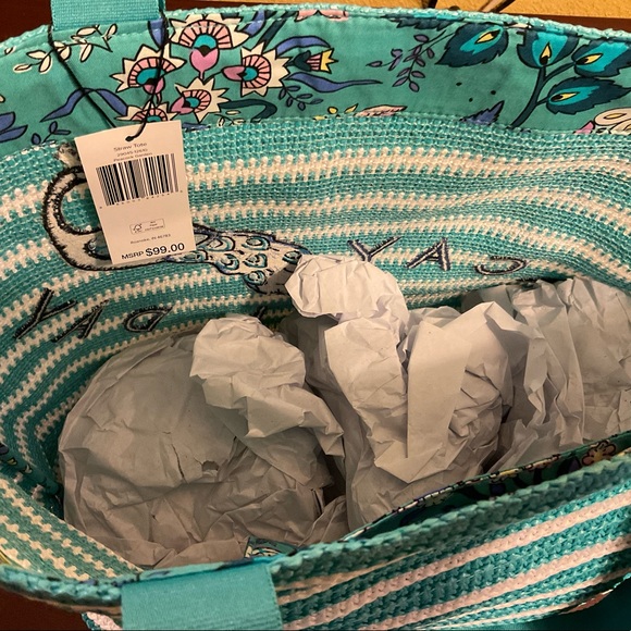VERA BRADLEY BEACH TOTE! BRAND NEW WITH TAGS!!!!! - Picture 4 of 8